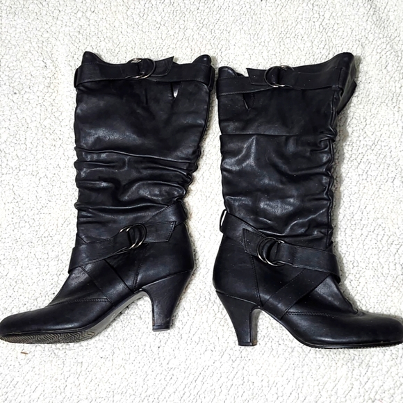 Boots - Picture 2 of 6